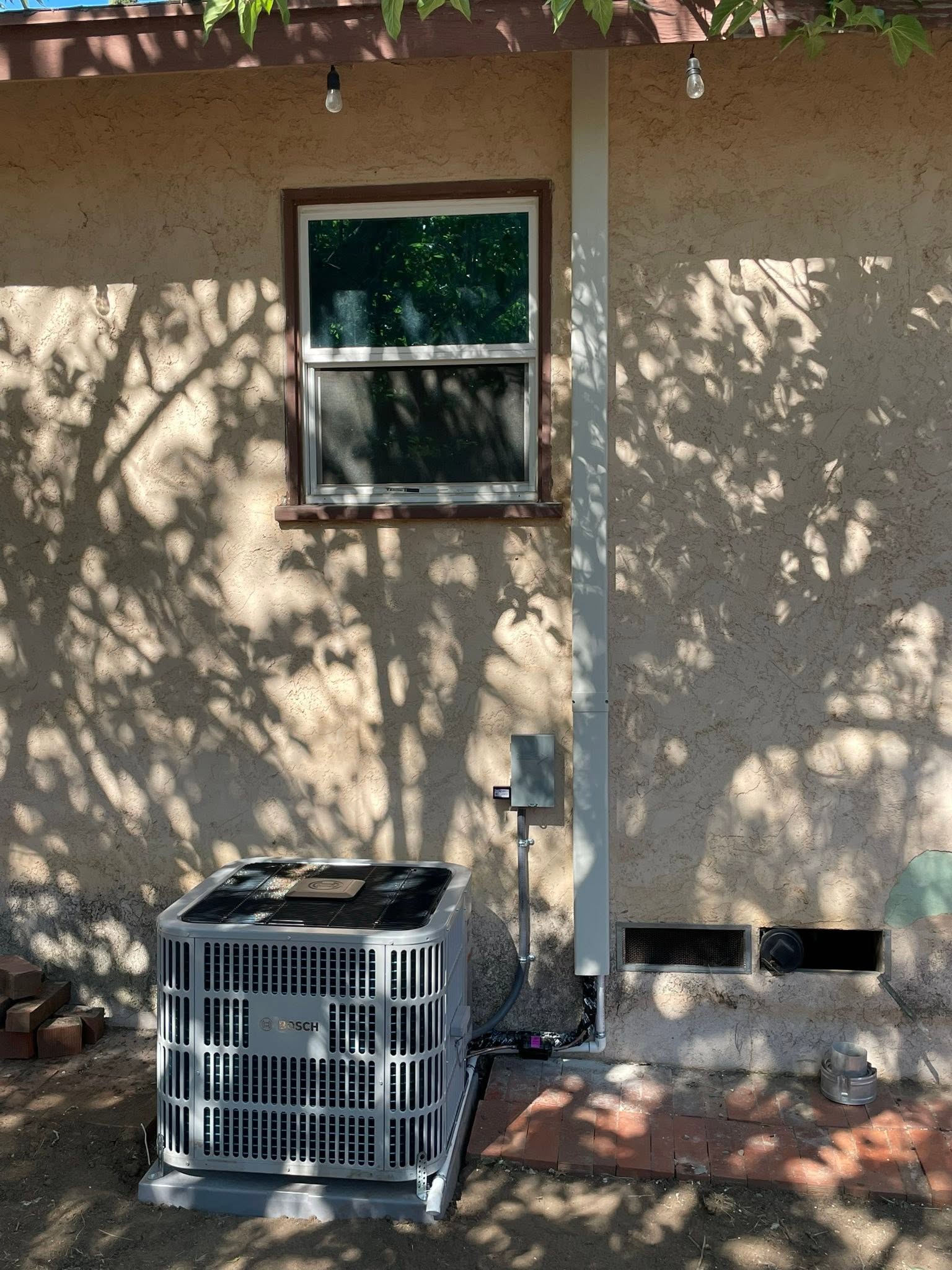 Bosch outdoor heat pump and line-set installation